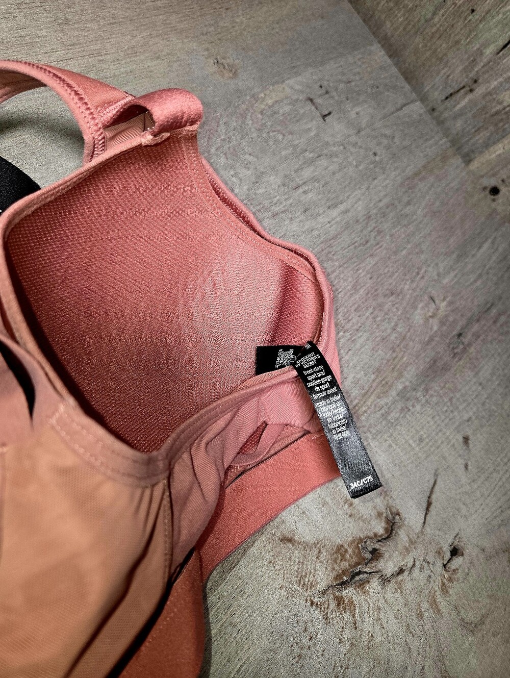 3-ct VS Incredible Knockout Ultra Max Bras - Picture 4 of 7